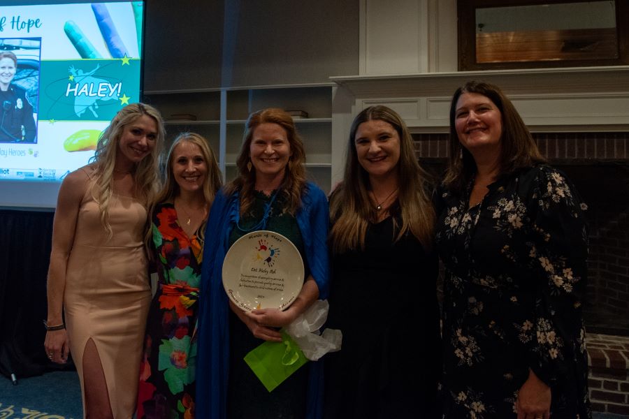 Hills South Hero with award Photo of Det. Ash with Hillsborough South CAC Staff